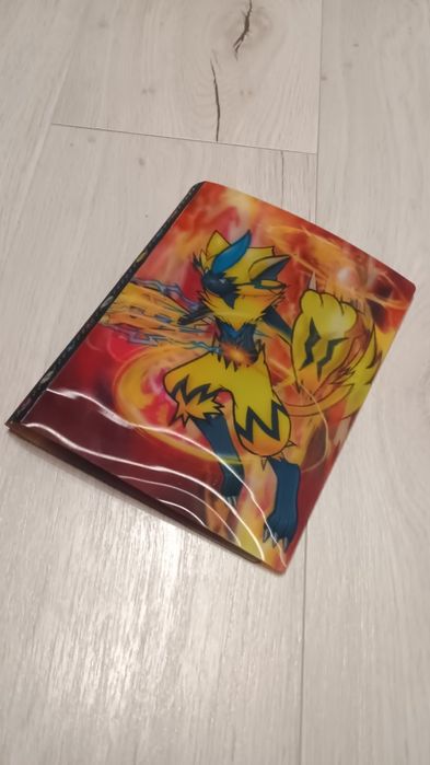 Album z kartami Pokémon (o różnej wartości)