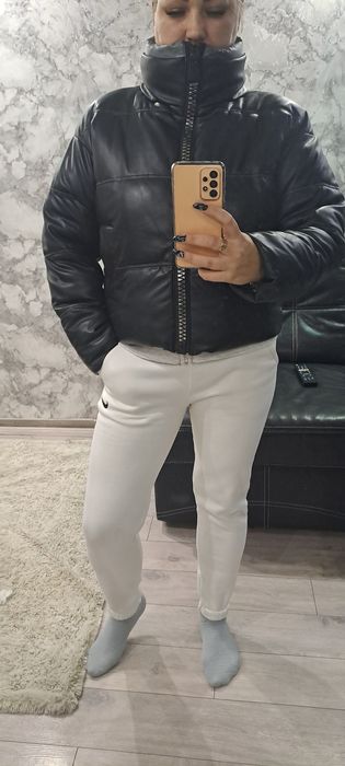 Продам курточку на широкій молнії