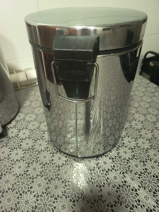 2 baldes de inox de wc em muito bom estado