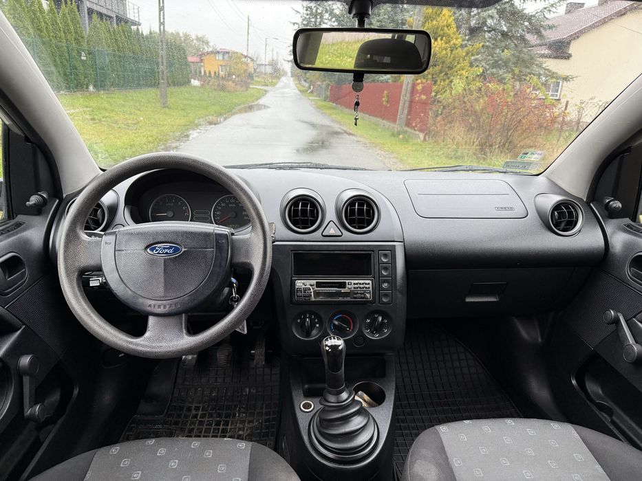 Ford Fiesta_2003r_1.3 benzyna_Nowy Przeglad i OC