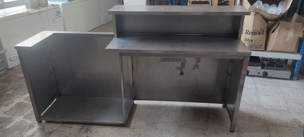 Movel em inox com bescosso de cavalo