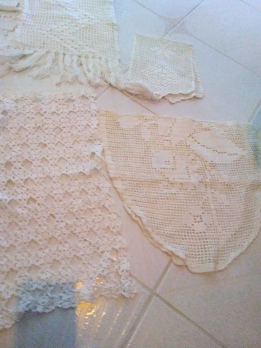 Várias peças em renda