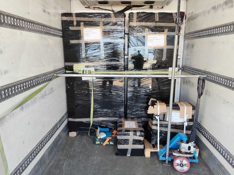 Auto z windą Poznań Usługi transportowe Przewóz palet maszyn rzeczy