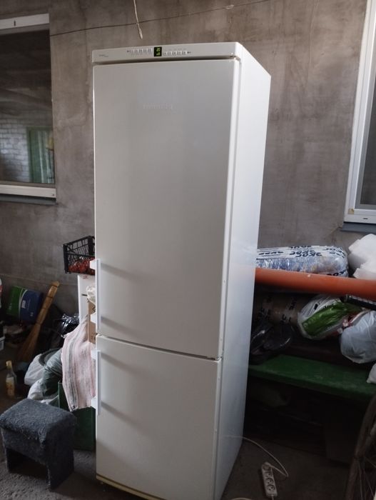 Холодильник LIEBHERR продам.