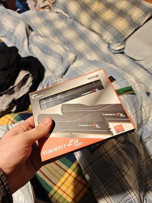 DDR4 DDR5 RAM sticks 8GB e 16GB