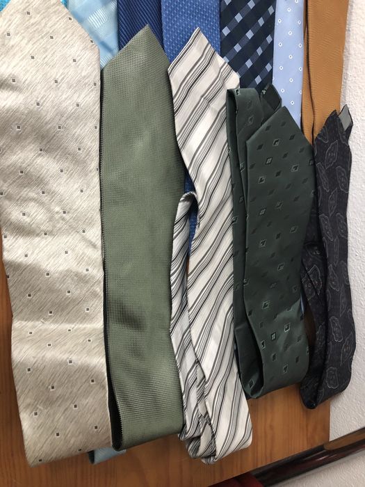 Gravatas usadas de várias marcas