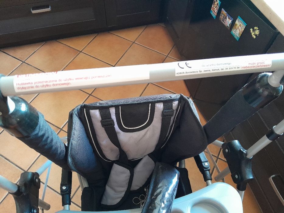 Sprzedam hustawke Dziecienca z funkcją krzeslka posiada stolik