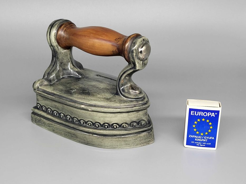 Żelazko skarbonka figurka ceramiczne Goebel Germany