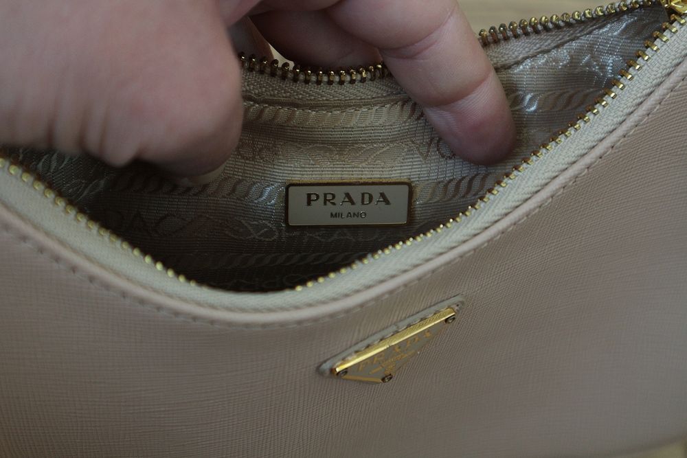 Жіноча сумка Prada