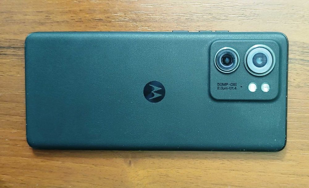 Motorola Edge 40 8/256GB Black состояние отличное + чехлы стекло