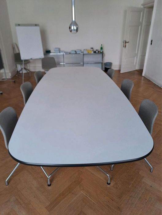 Stół konferencyjny Vitra eames