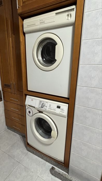 Maquina de lavar roupa AEG
