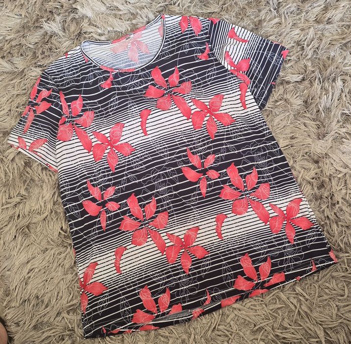 Modna bluzka w kwiatki rom.54