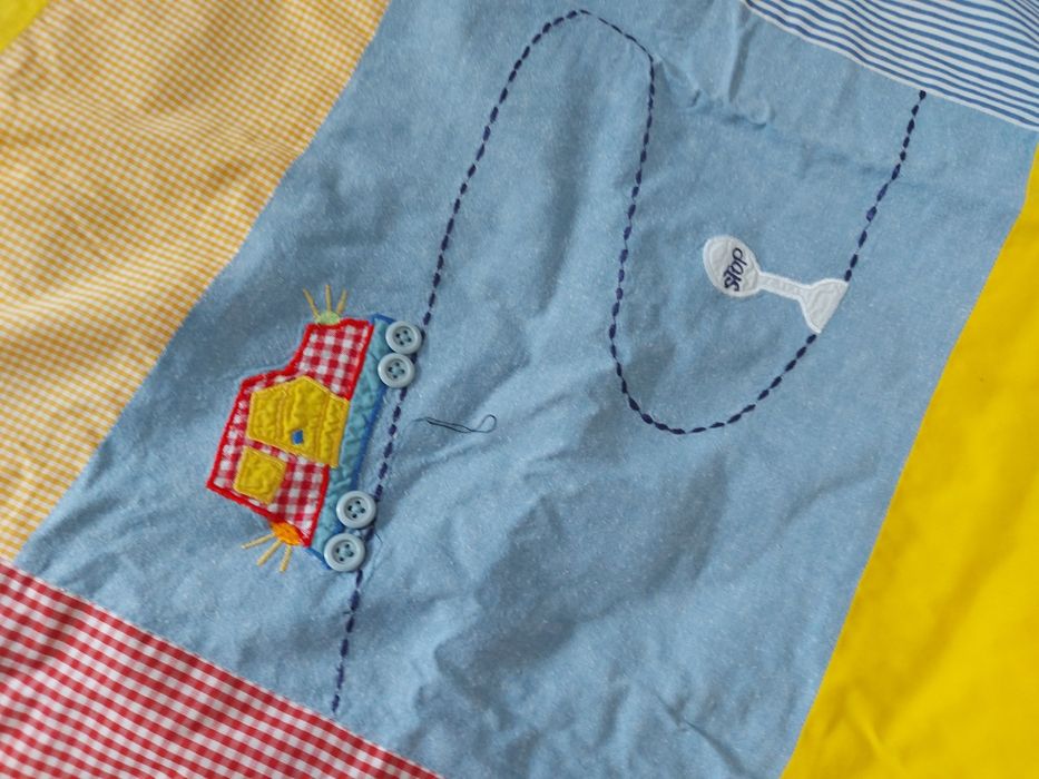 Colcha, protecção e cortinado, decoração  quarto de bebé