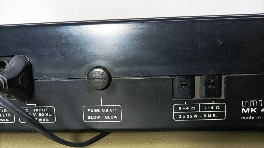 Włoski wzmacniacz Minerva MK 4000 , 1975r., 2×25Wt na 4Ohm, biały kruk