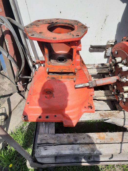 CIAGNIK Władimirec T 25 obudowa sprzegla lejek łącznik silnika i skrzy