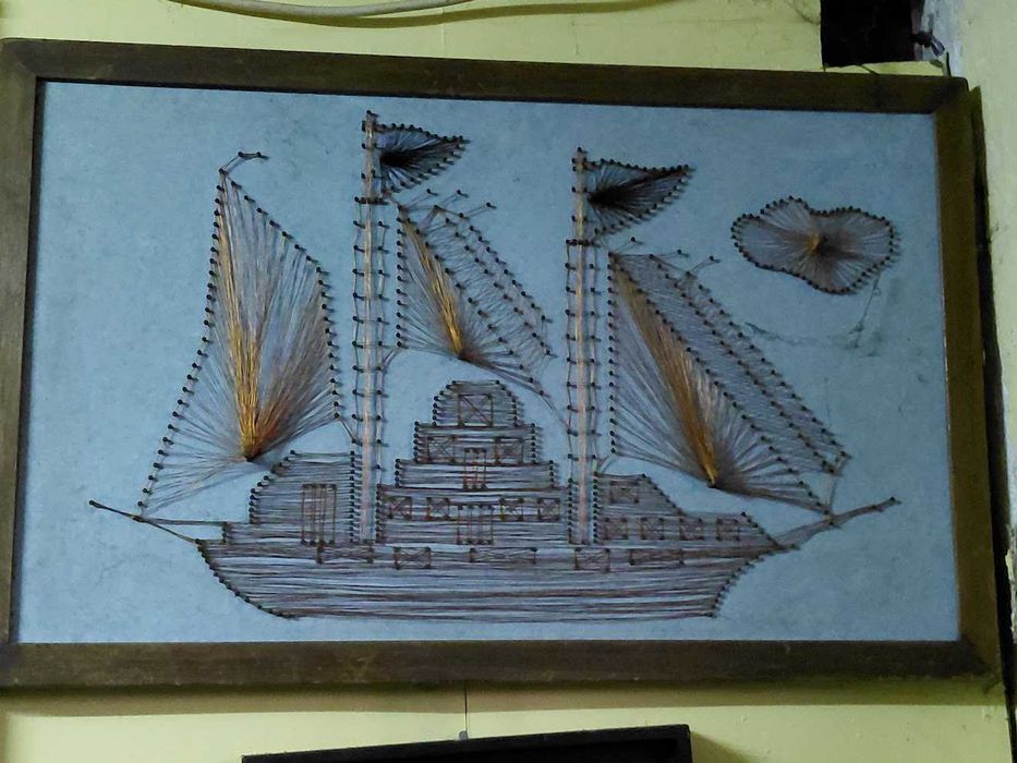 Quadro de barco feito com fios de metal