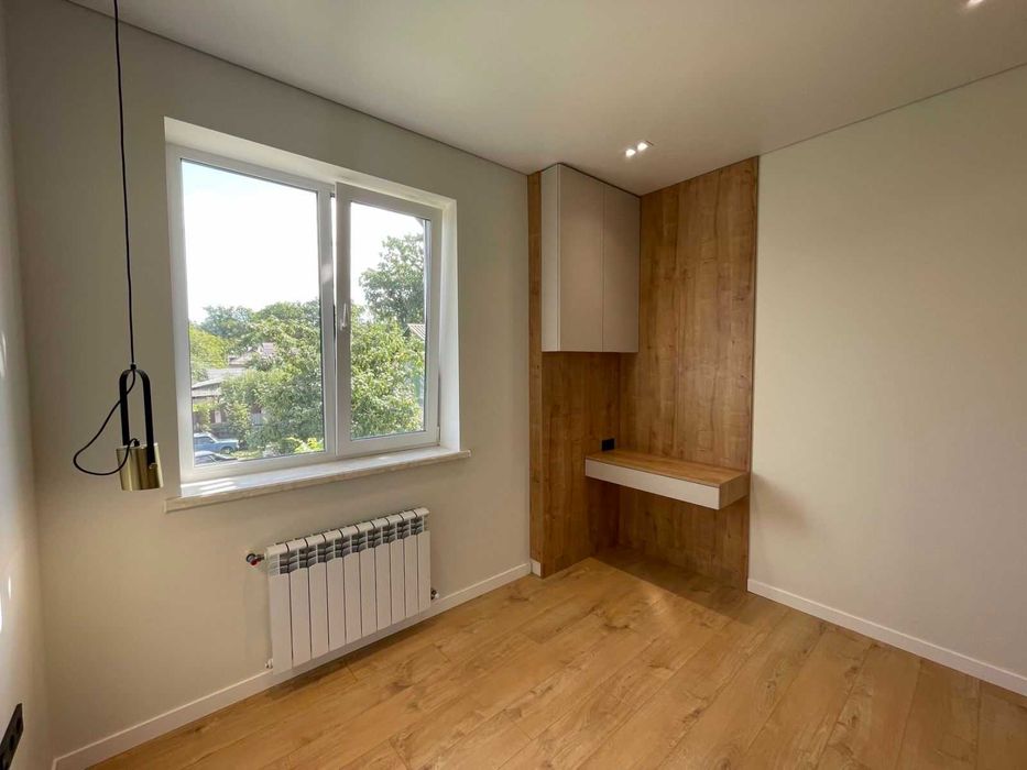 БЕЗ КОМІСІЇ, таун з новим РЕМОНТОМ, Сертифікат ТАК, вул. Давидчука