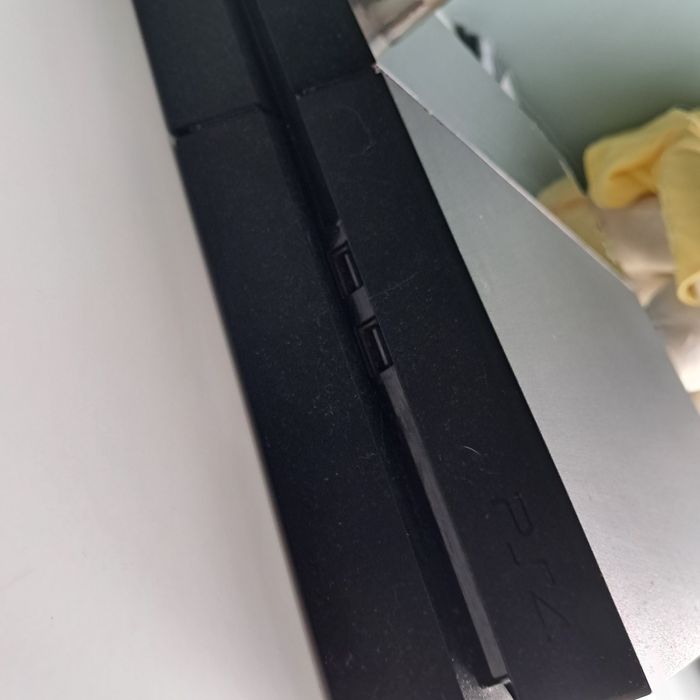 PS4 + gry + pad + kabel HDMI