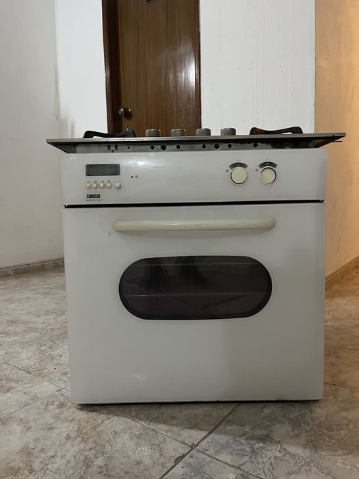 Placa a gás e forno Zanussi elétrico