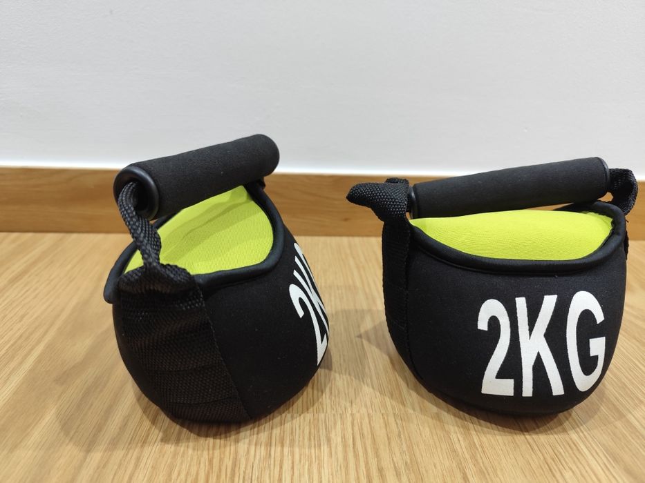 Pesos 2kg novos ginástica ( preço não negociável)
