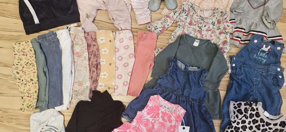 Paka ubranek dla dziewczynki 74. Super stan.