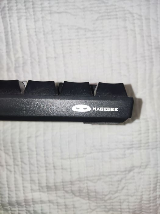 Teclado compacto 60%  MageGee