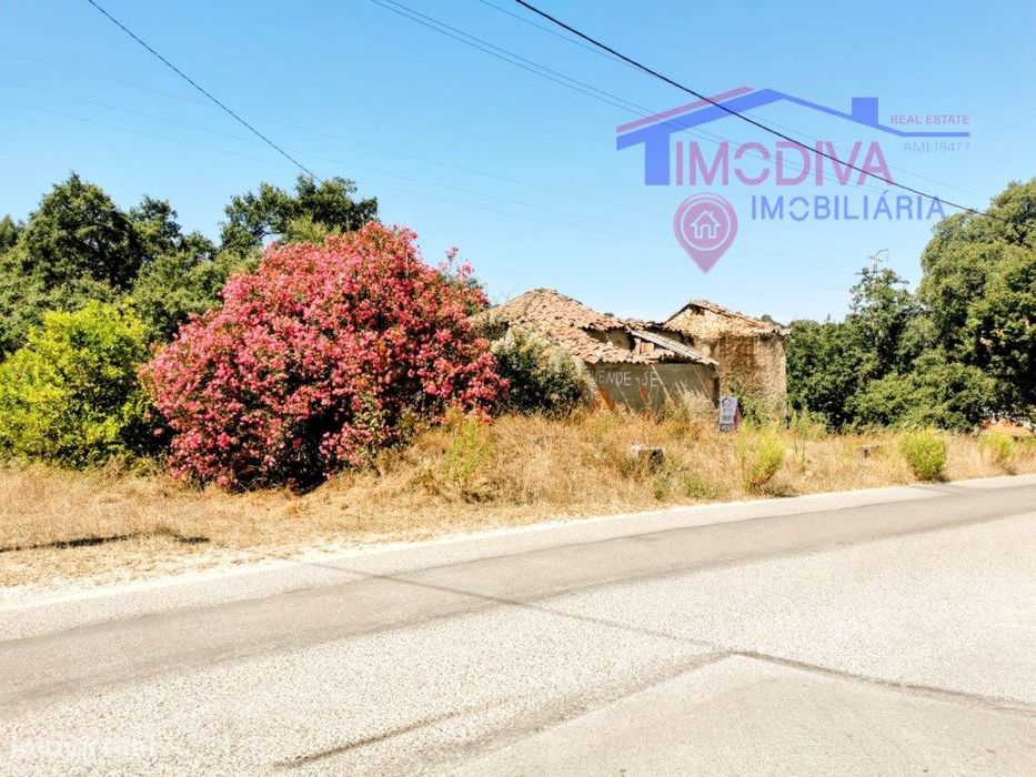 Moradia T2 com terreno a confrontar com ribeira em Figueiró dos Vinhos