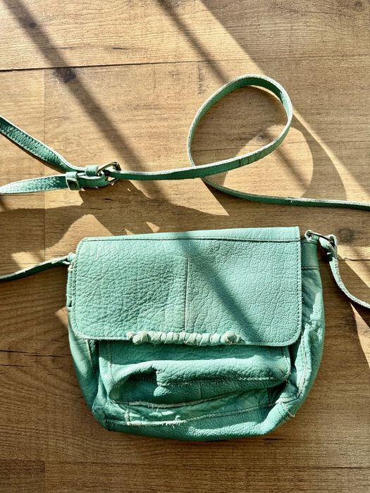 Mala a tiracolo em pele azul turquesa