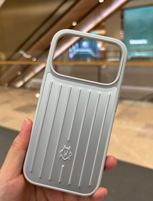 Чехол Rimowa на iPhone 17 pro max aluminium