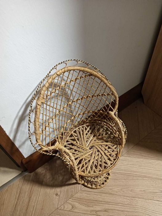Wiklinowe plecione krzesełko fotel dla lalki peacock