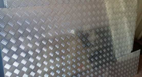 алюминиевый листы  1х2  1,25х2,5  1,5х3   є гладкий кусочки від4-17мм