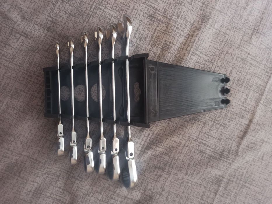 Набор рожковых ключей 8мм - 17мм с трещоткой и поворотным механизмом