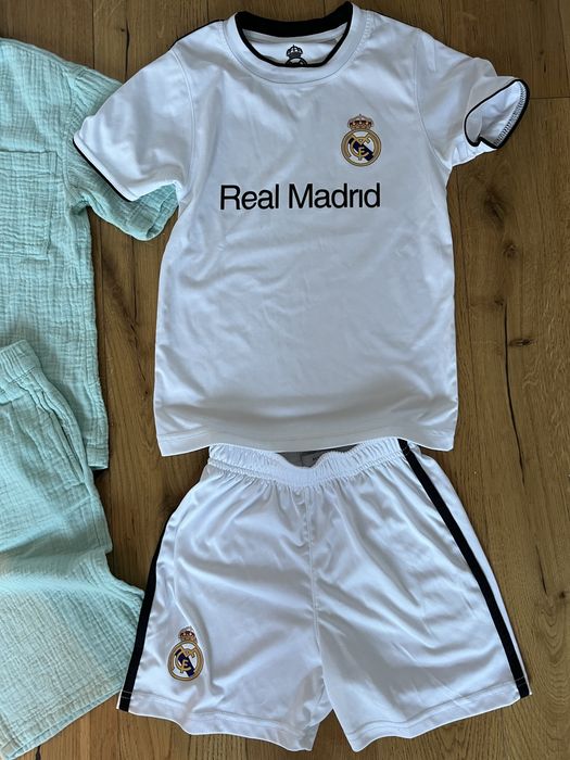 Komplety chłopięce h&m i strój piłkarski reserved real madrid