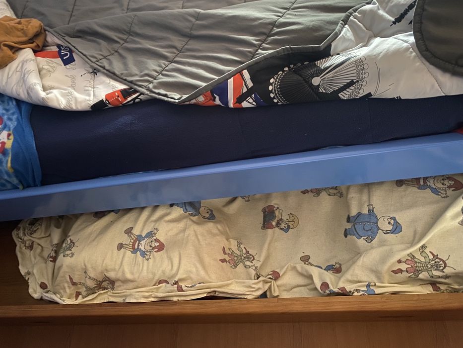 Camas de solteiro de madeira maciça com colchao64284141425153124