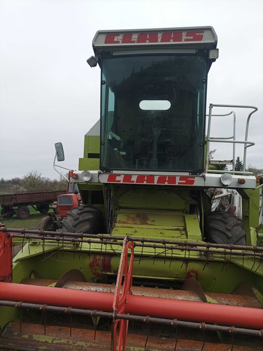Клаас домінатор 48