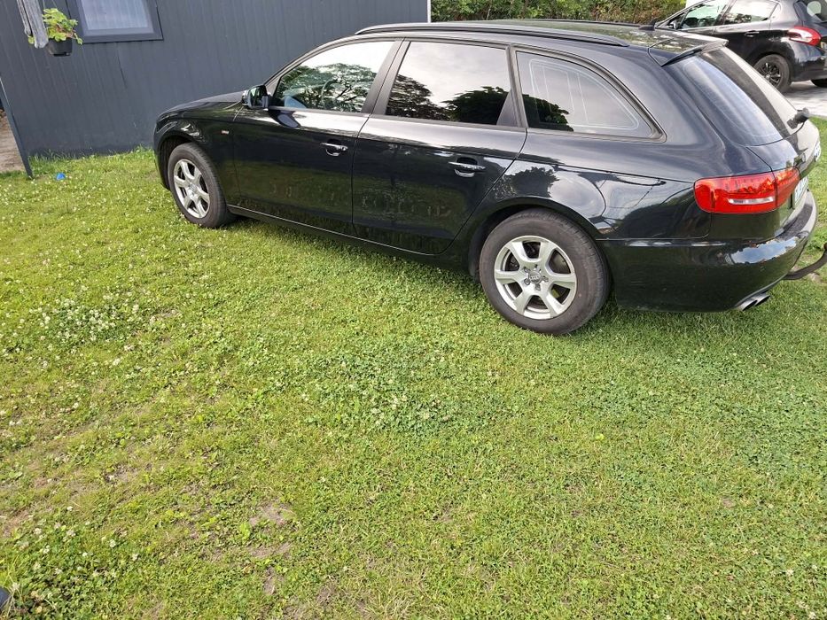 Audi  A 4 B8  kombi 2.0tdi  2010 r modelowo 2011