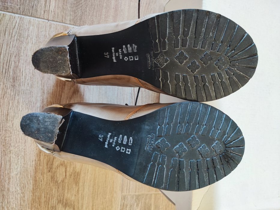 Sapatos de salto com cordão Max