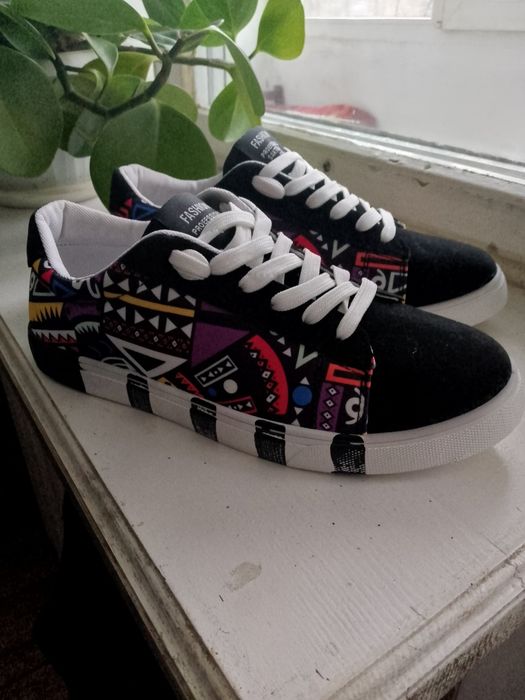 Кросівки жіночі та чоловічі 41р.