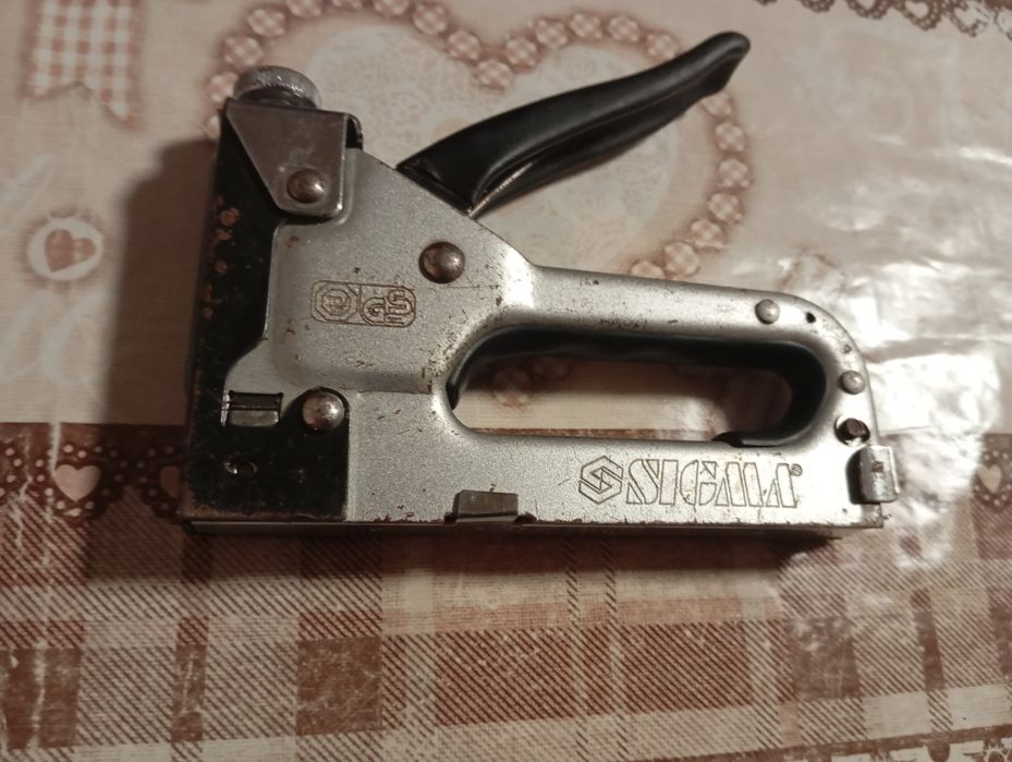 Степлер будівельний