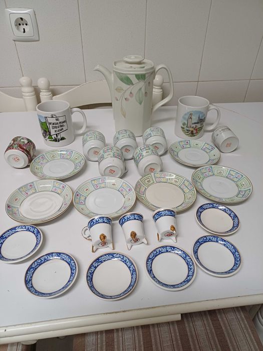 Serviços de chá ou café com bule e canecas