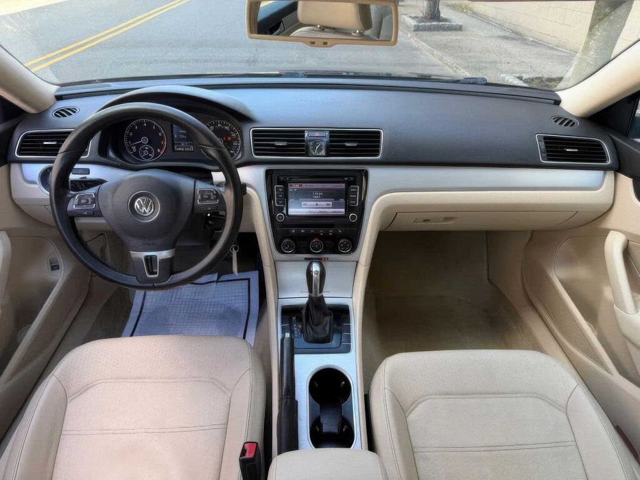 Volkswagen Passat      2014