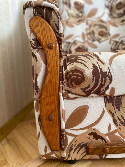 Мʼякі крісла і стільчики