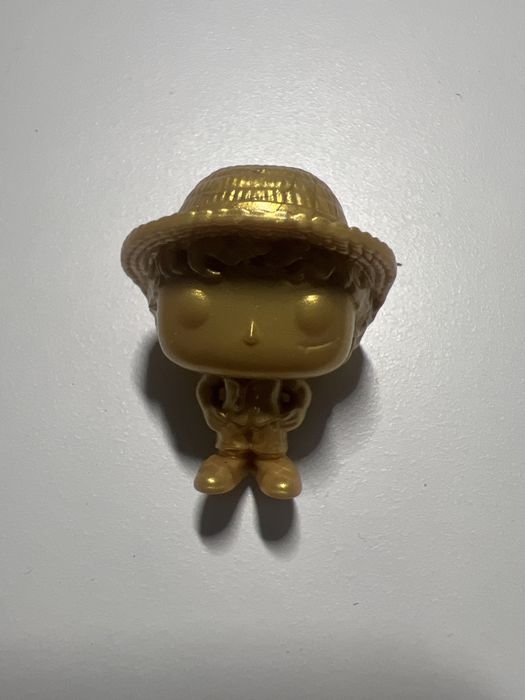 Золотий луффі з колекції kinder joy x one piece