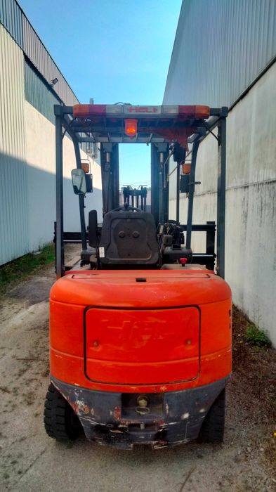 Empilhador Elétrico HELI CPD25 2,5T | Mastro Triplex 5 m | Carregador Incluído
