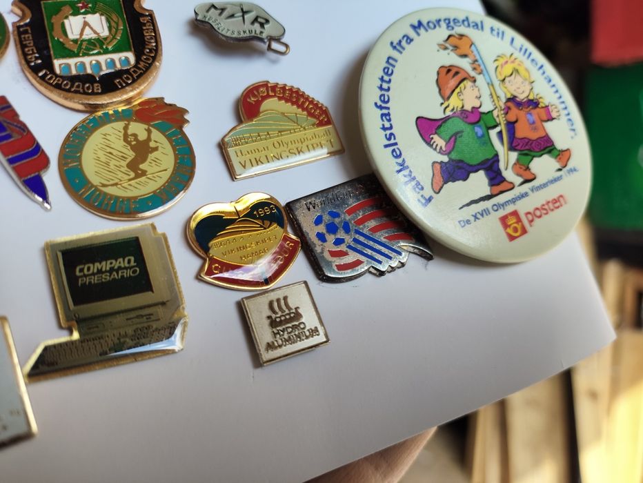 Stare przypinki, wpinki, broszki vintage retro