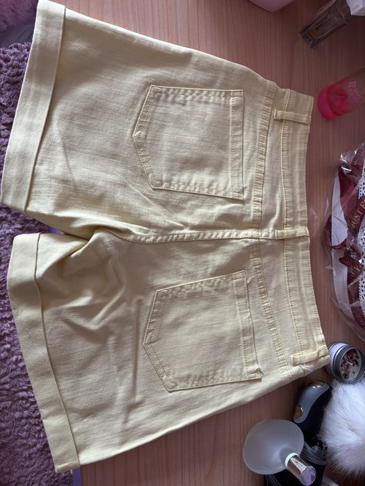 Calções amarelos Esmara