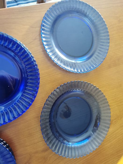 Pratos vintage em vidro azul cobalto - Novos