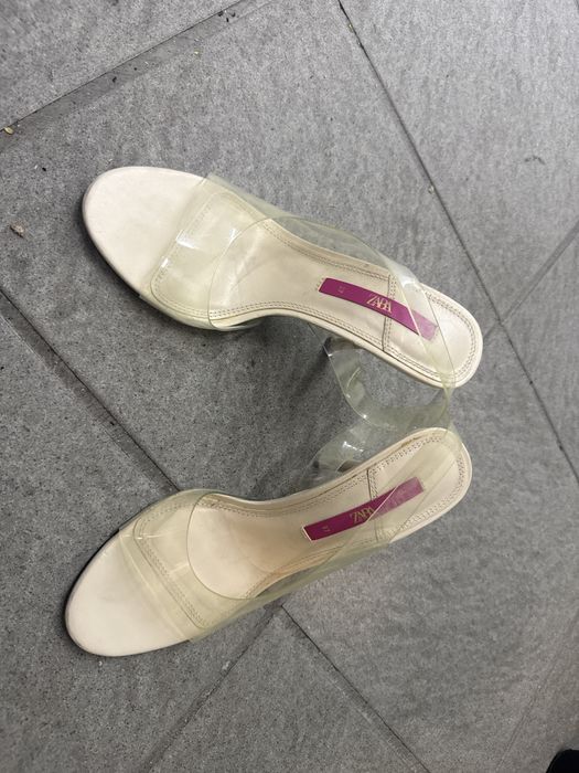 Sandalias transparentes beje zara