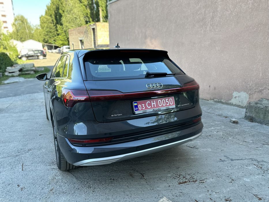 X7L Цвет Капот Бампер Фари Дверка Ауди Е трон Audi E Tron